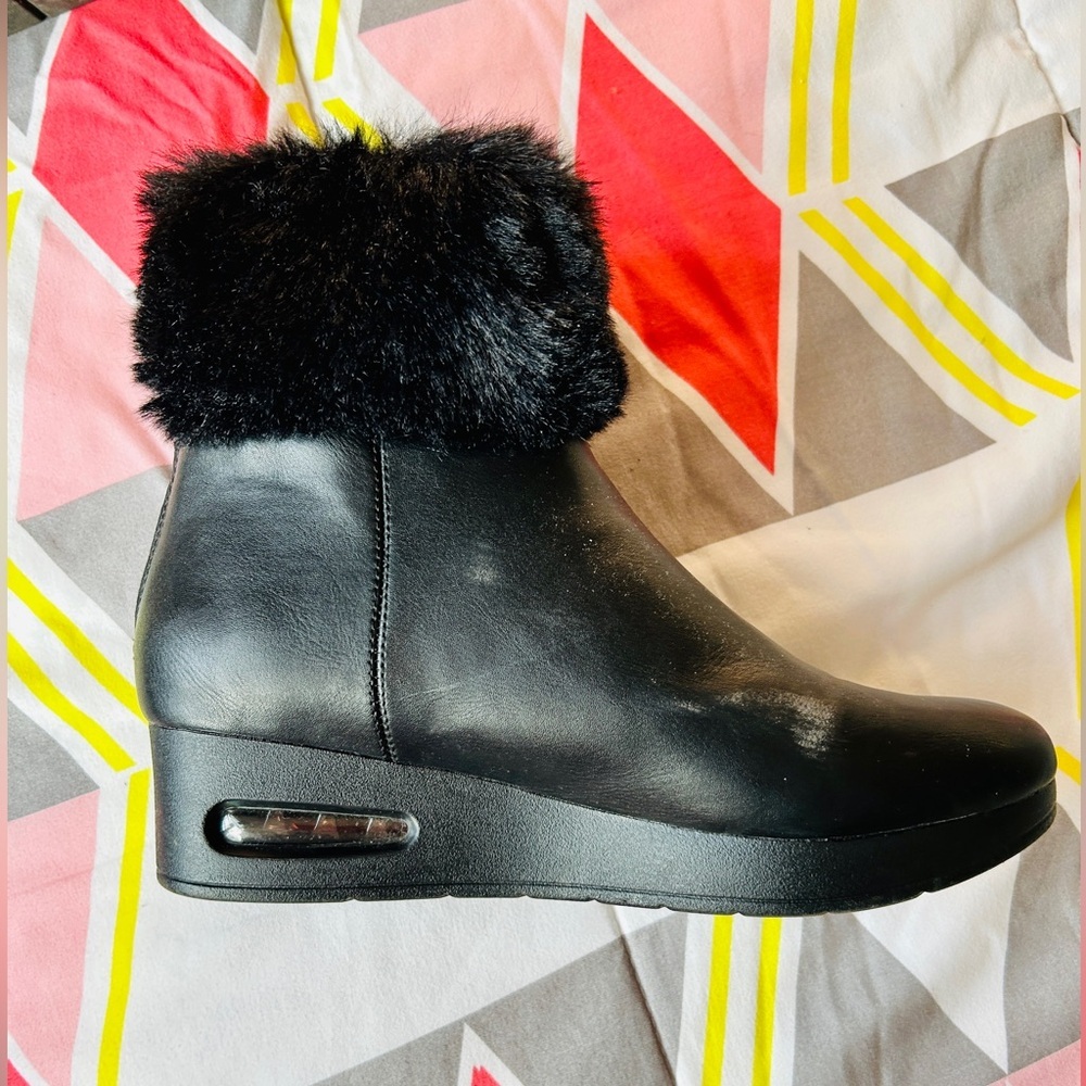 DKNY Abri Black Faux-Fur Wedge Booties Women’s Size 7.5 - Picture 6 of 9